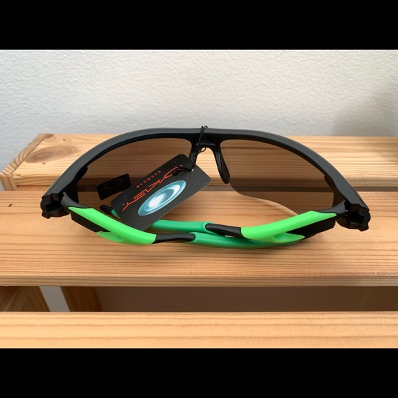 Oakley Flak Sunglasses (low bridge fit) + Case & Cleaning Cloth - Picture 4 of 4